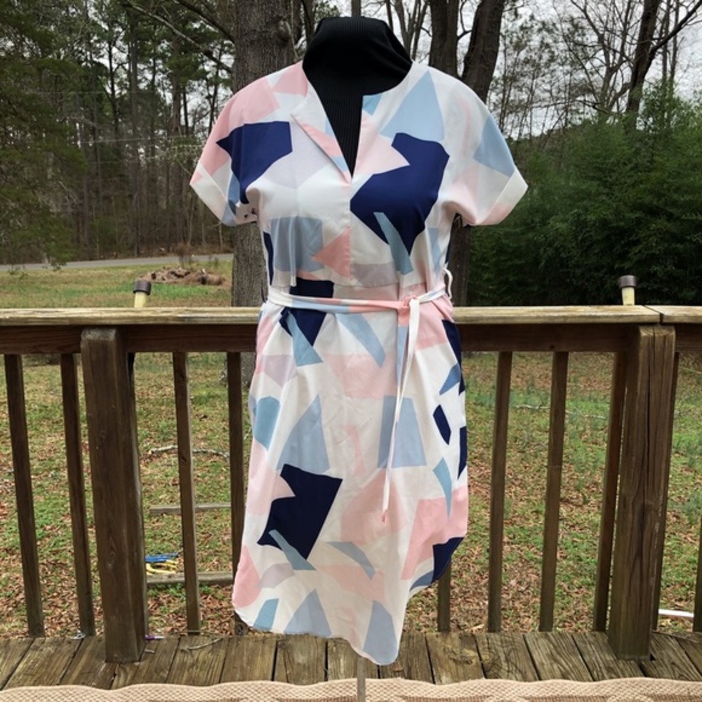 NWOT Geometrical Pattern Short Sleeve Dress